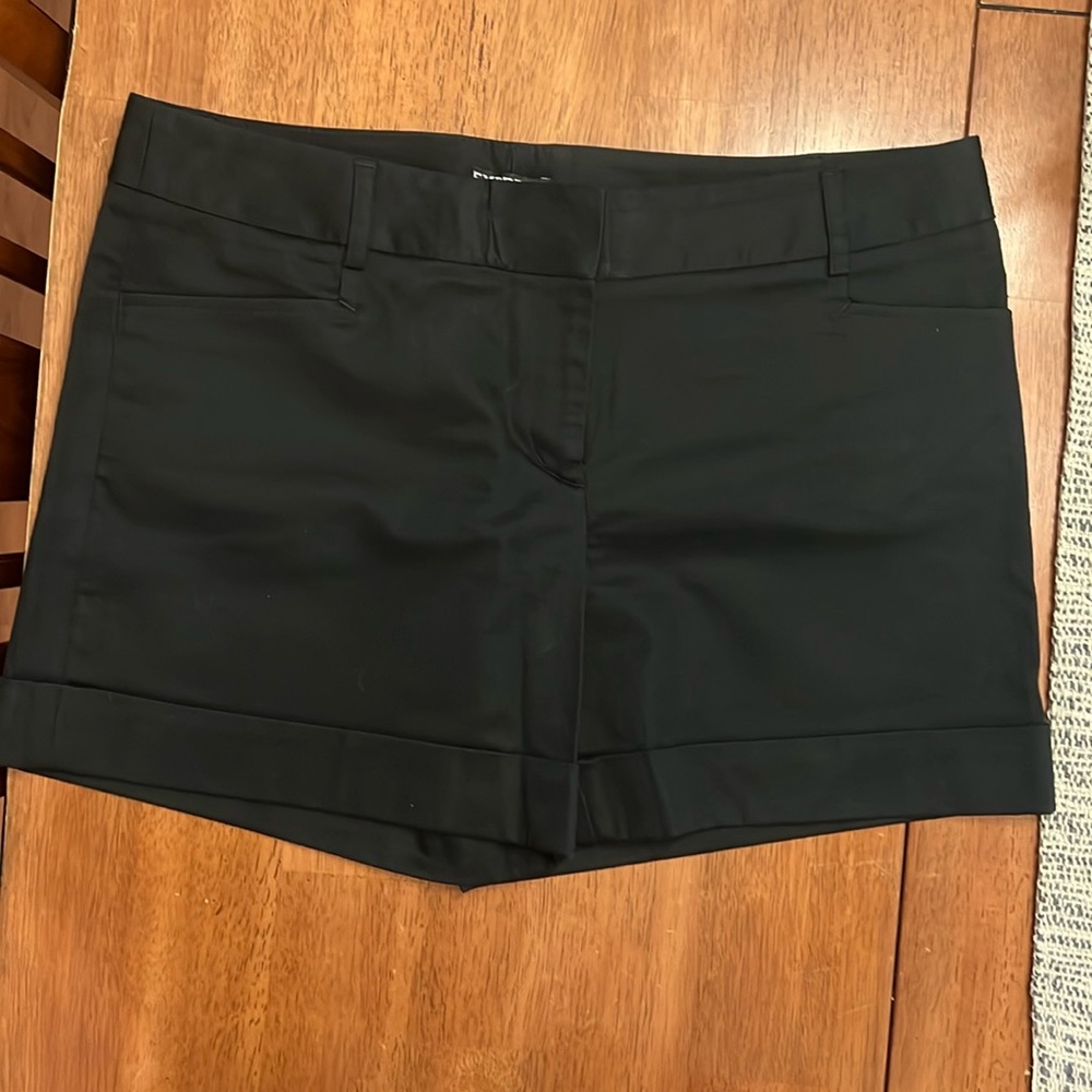 EXPRESS Women’s Shorts - Size 8 with 4” Inseam. Excellent Condition!